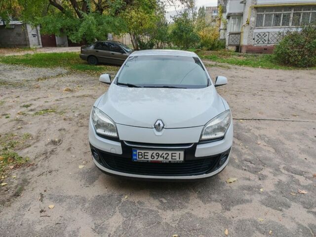 Белый Рено Меган, объемом двигателя 1.5 л и пробегом 232 тыс. км за 5600 $, фото 1 на Automoto.ua