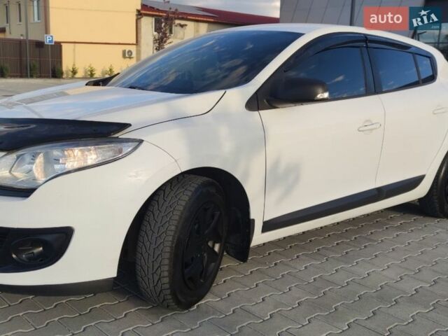 Белый Рено Меган, объемом двигателя 1.46 л и пробегом 350 тыс. км за 7500 $, фото 1 на Automoto.ua