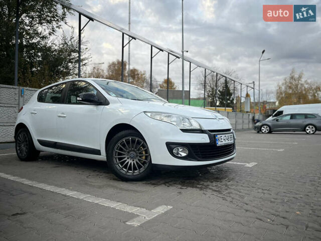 Рено Меган 2013 в Кривом Роге на Automoto.ua Белый Рено Меган, объемом двигателя 1.46 л и пробегом 264 тыс. км за 7700 $, фото 1 на Automoto.ua