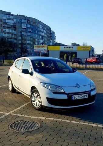 Білий Рено Меган, об'ємом двигуна 1.46 л та пробігом 190 тис. км за 6799 $, фото 1 на Automoto.ua