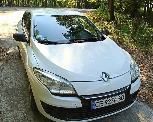 Белый Рено Меган, объемом двигателя 1.5 л и пробегом 156 тыс. км за 7000 $, фото 1 на Automoto.ua