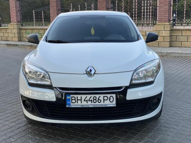 Білий Рено Меган, об'ємом двигуна 1.5 л та пробігом 220 тис. км за 6200 $, фото 1 на Automoto.ua