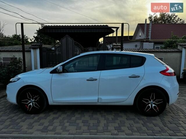 Белый Рено Меган, объемом двигателя 1.2 л и пробегом 170 тыс. км за 7800 $, фото 1 на Automoto.ua