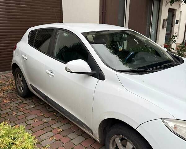 Белый Рено Меган, объемом двигателя 1.5 л и пробегом 230 тыс. км за 4500 $, фото 1 на Automoto.ua