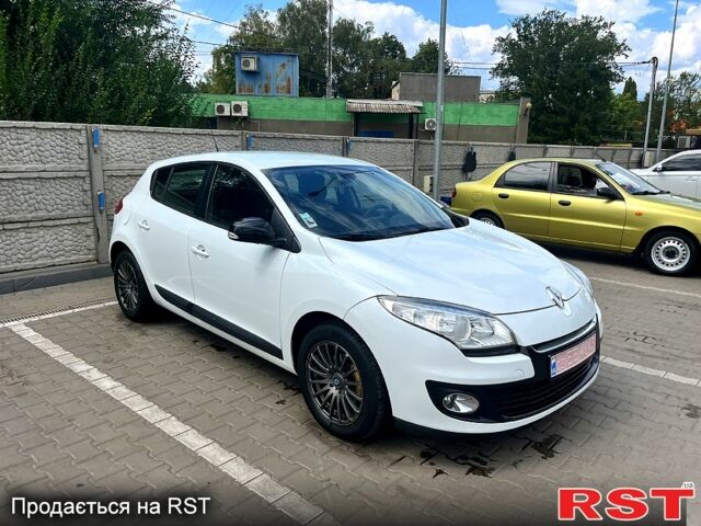 Белый Рено Меган, объемом двигателя 1.5 л и пробегом 255 тыс. км за 7800 $, фото 1 на Automoto.ua
