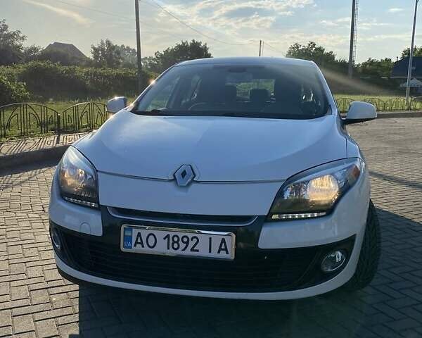 Белый Рено Меган, объемом двигателя 1.5 л и пробегом 230 тыс. км за 6600 $, фото 1 на Automoto.ua