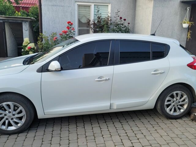 Белый Рено Меган, объемом двигателя 1.5 л и пробегом 320 тыс. км за 6500 $, фото 1 на Automoto.ua