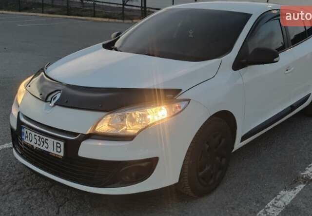 Белый Рено Меган, объемом двигателя 1.5 л и пробегом 330 тыс. км за 7500 $, фото 1 на Automoto.ua