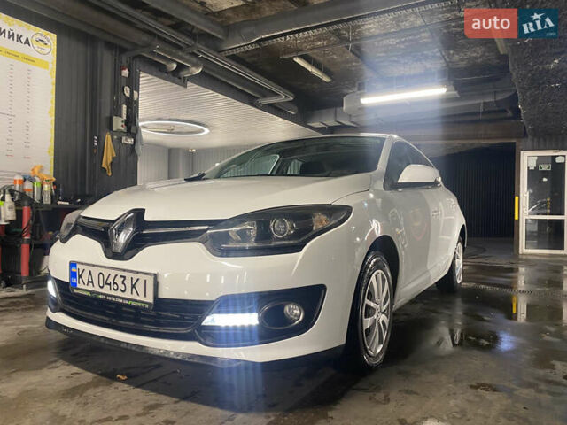 Білий Рено Меган, об'ємом двигуна 1.46 л та пробігом 200 тис. км за 6399 $, фото 1 на Automoto.ua
