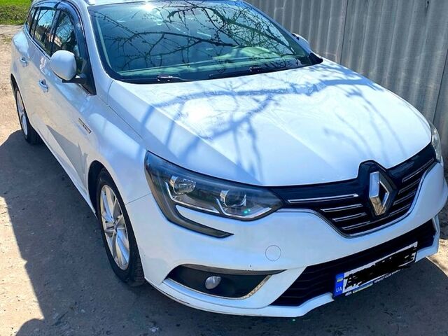 Белый Рено Меган, объемом двигателя 1.5 л и пробегом 220 тыс. км за 12500 $, фото 1 на Automoto.ua