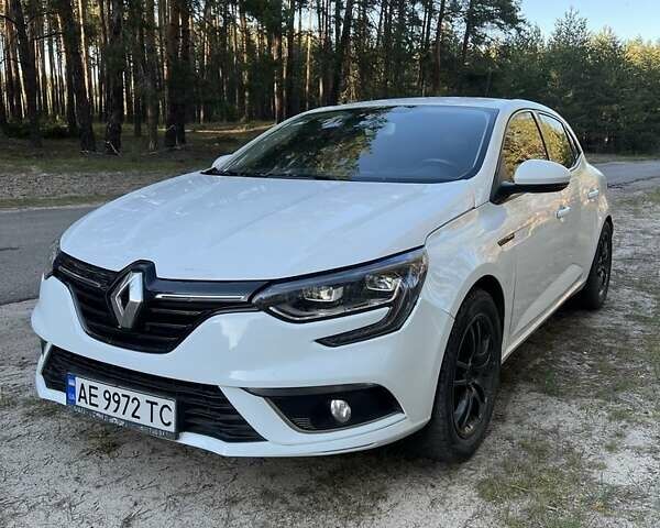 Белый Рено Меган, объемом двигателя 1.5 л и пробегом 213 тыс. км за 11890 $, фото 1 на Automoto.ua