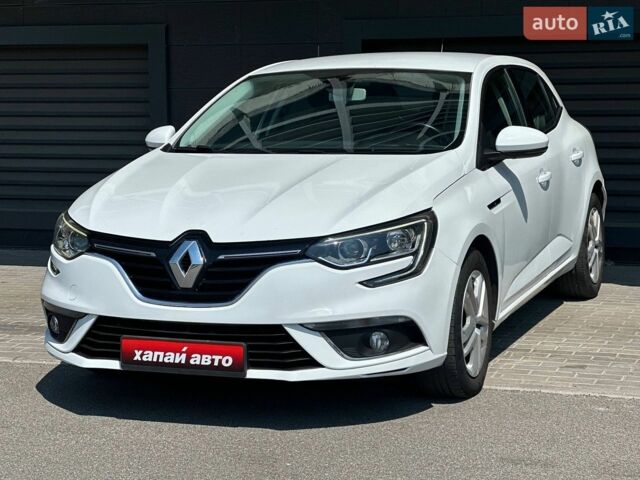 Белый Рено Меган, объемом двигателя 1.6 л и пробегом 63 тыс. км за 13600 $, фото 1 на Automoto.ua