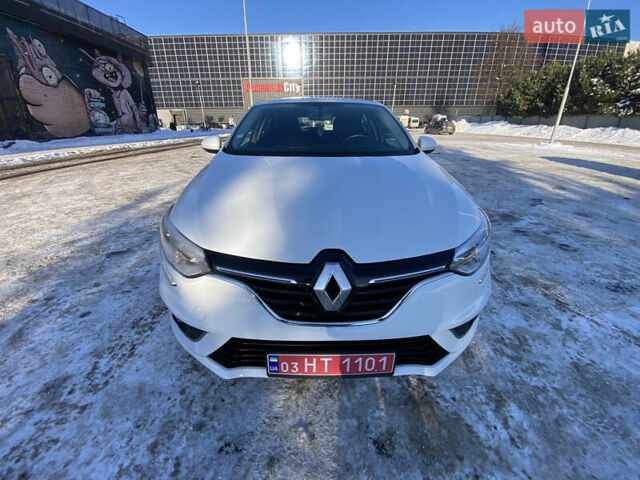 Белый Рено Меган, объемом двигателя 1.5 л и пробегом 207 тыс. км за 11850 $, фото 1 на Automoto.ua