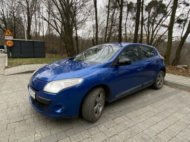 Белый Рено Меган, объемом двигателя 1.6 л и пробегом 258 тыс. км за 5779 $, фото 1 на Automoto.ua