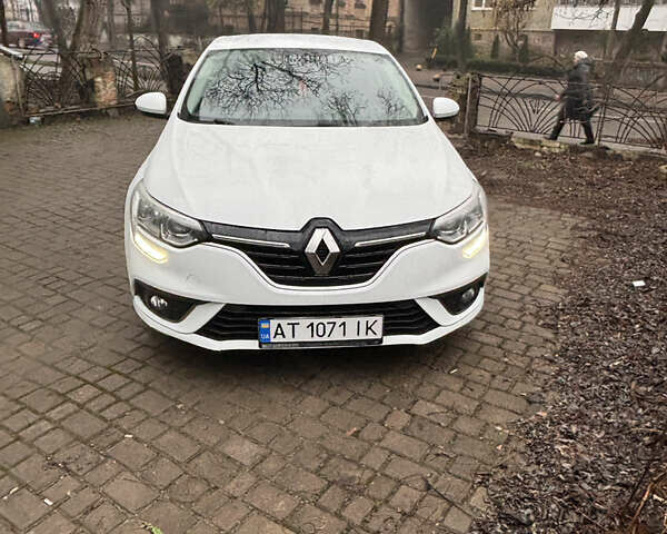 Белый Рено Меган, объемом двигателя 1.46 л и пробегом 237 тыс. км за 12999 $, фото 1 на Automoto.ua