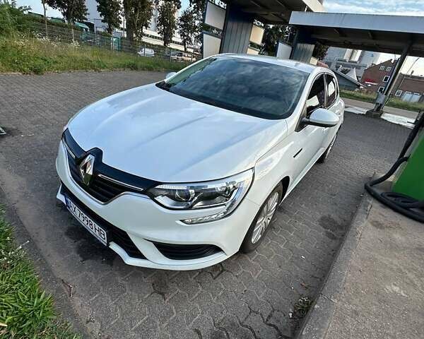 Белый Рено Меган, объемом двигателя 1.46 л и пробегом 180 тыс. км за 10900 $, фото 1 на Automoto.ua