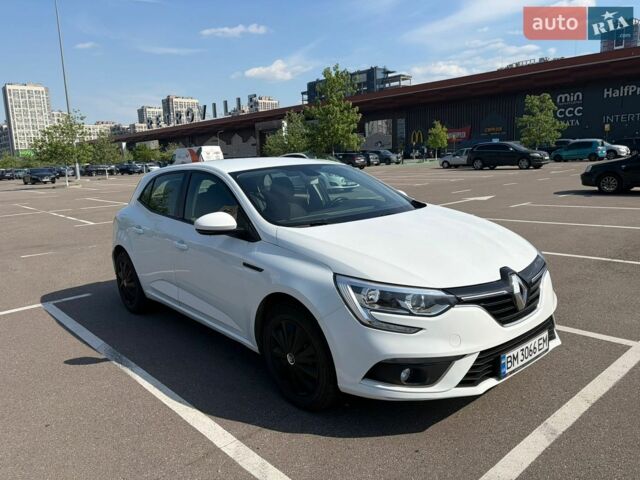 Белый Рено Меган, объемом двигателя 1.46 л и пробегом 237 тыс. км за 10000 $, фото 1 на Automoto.ua