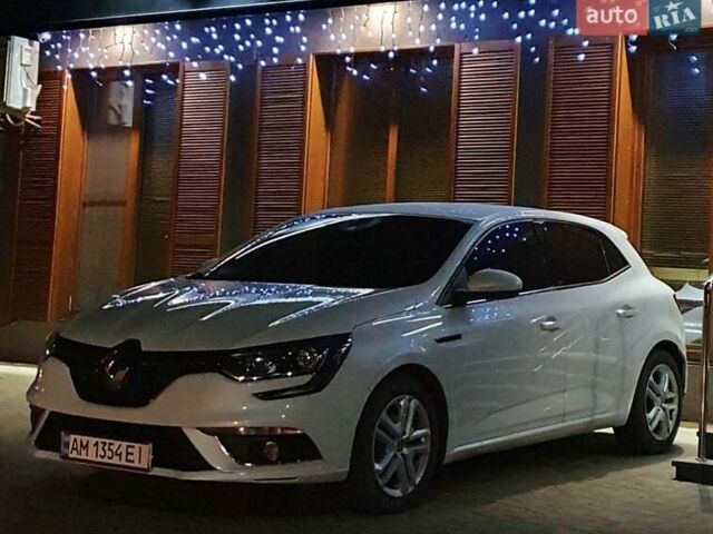 Белый Рено Меган, объемом двигателя 1.46 л и пробегом 244 тыс. км за 11500 $, фото 1 на Automoto.ua