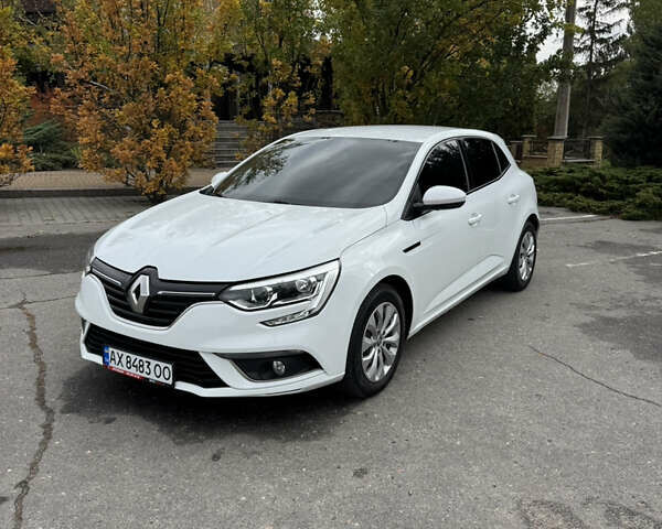 Белый Рено Меган, объемом двигателя 1.46 л и пробегом 257 тыс. км за 10500 $, фото 1 на Automoto.ua
