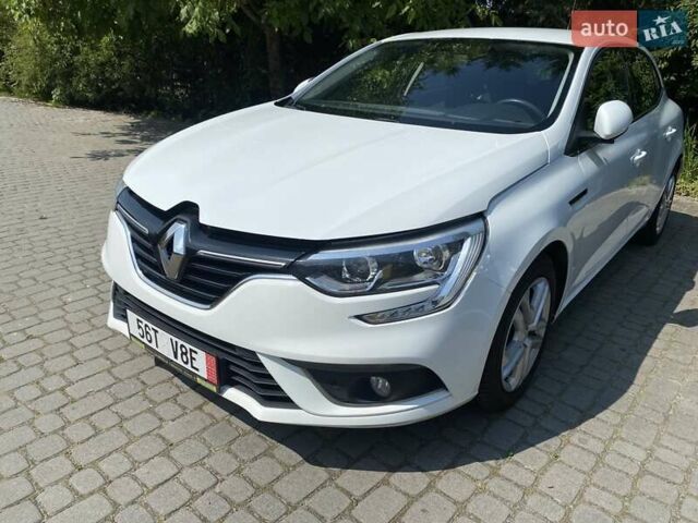 Белый Рено Меган, объемом двигателя 1.46 л и пробегом 200 тыс. км за 10680 $, фото 1 на Automoto.ua