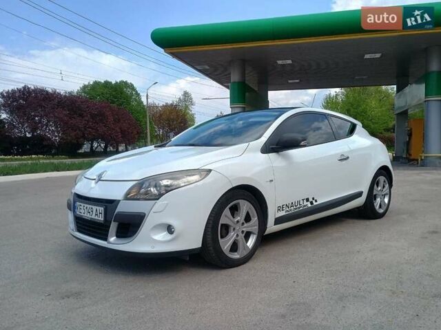 Белый Рено Меган, объемом двигателя 1.6 л и пробегом 182 тыс. км за 7100 $, фото 1 на Automoto.ua