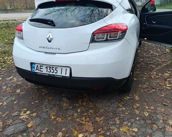 Білий Рено Меган, об'ємом двигуна 2 л та пробігом 200 тис. км за 9000 $, фото 1 на Automoto.ua