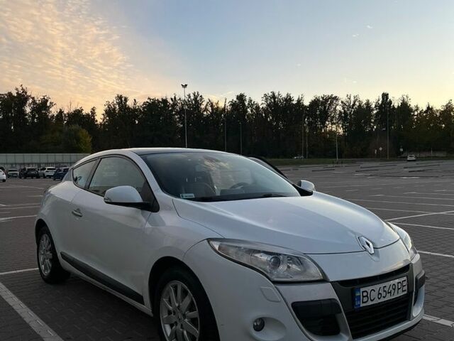 Білий Рено Меган, об'ємом двигуна 2 л та пробігом 218 тис. км за 5800 $, фото 1 на Automoto.ua