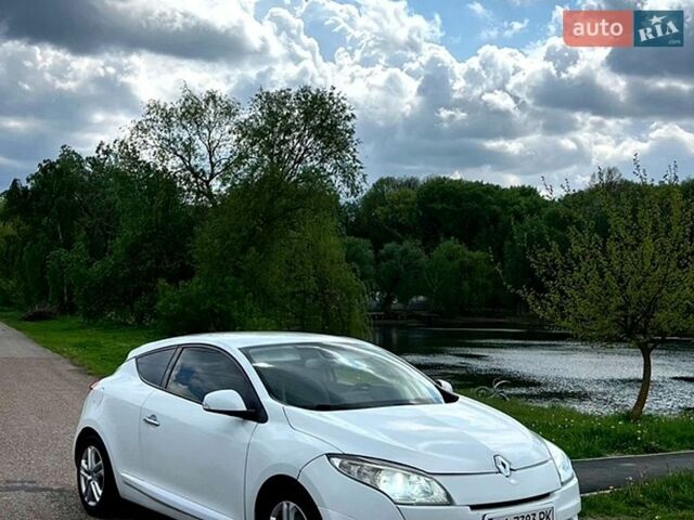 Белый Рено Меган, объемом двигателя 1.4 л и пробегом 256 тыс. км за 6600 $, фото 1 на Automoto.ua