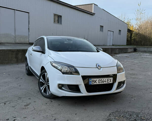 Белый Рено Меган, объемом двигателя 1.5 л и пробегом 188 тыс. км за 8800 $, фото 1 на Automoto.ua