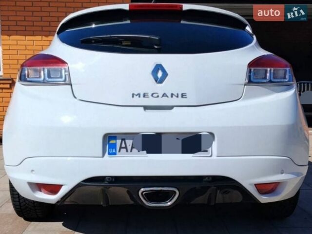 Белый Рено Меган, объемом двигателя 2 л и пробегом 95 тыс. км за 8899 $, фото 1 на Automoto.ua
