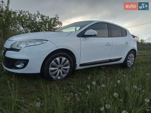 Белый Рено Меган, объемом двигателя 1.5 л и пробегом 210 тыс. км за 5500 $, фото 1 на Automoto.ua