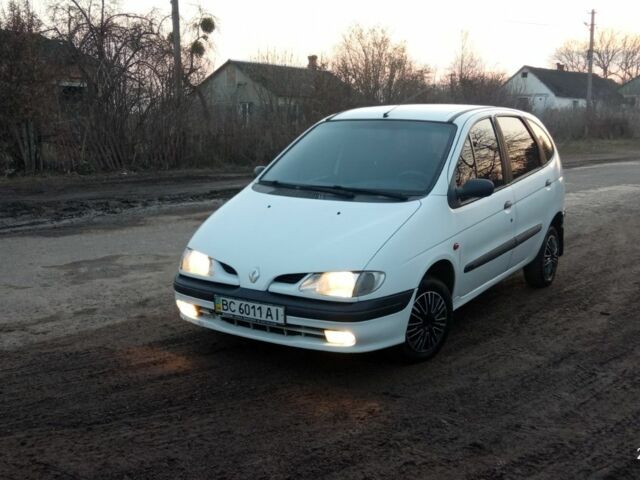 Белый Рено Меган, объемом двигателя 1.6 л и пробегом 330 тыс. км за 1470 $, фото 1 на Automoto.ua