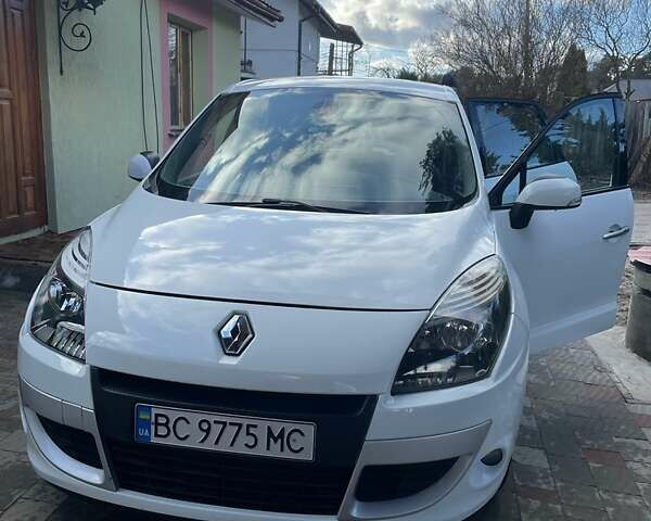Белый Рено Меган, объемом двигателя 1.46 л и пробегом 200 тыс. км за 8300 $, фото 1 на Automoto.ua