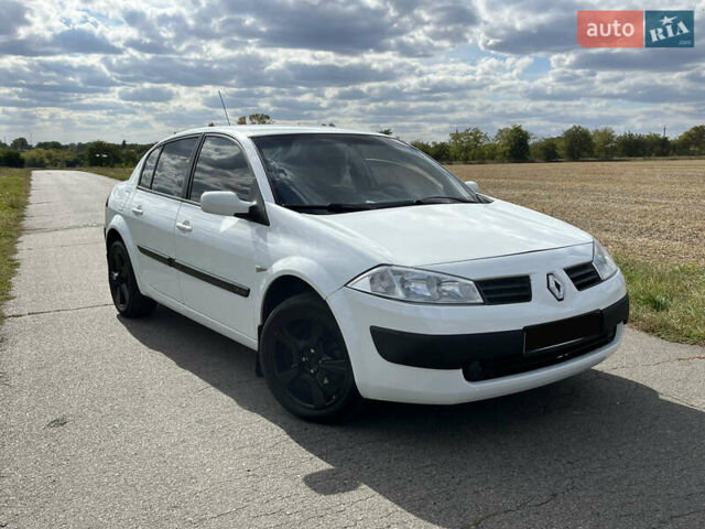 Белый Рено Меган, объемом двигателя 1.4 л и пробегом 215 тыс. км за 4100 $, фото 1 на Automoto.ua