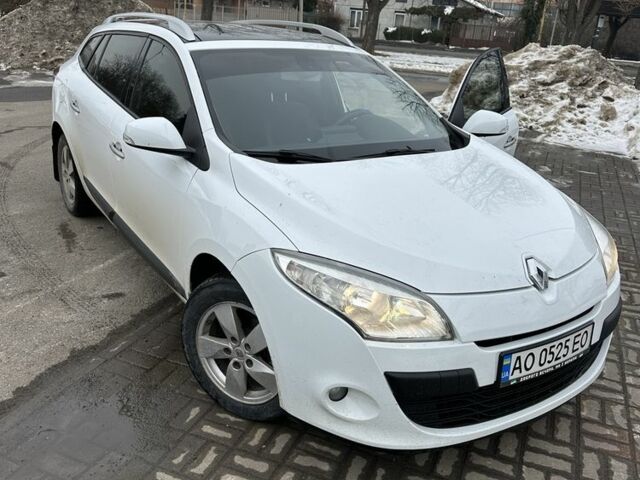 Белый Рено Меган, объемом двигателя 1.5 л и пробегом 410 тыс. км за 7000 $, фото 1 на Automoto.ua