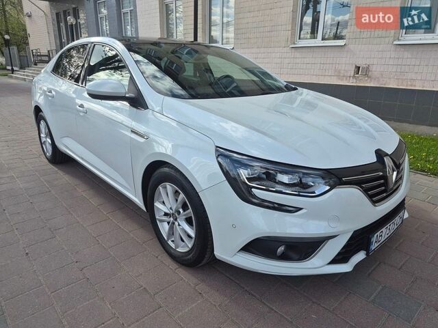 Белый Рено Меган, объемом двигателя 1.2 л и пробегом 110 тыс. км за 11750 $, фото 1 на Automoto.ua