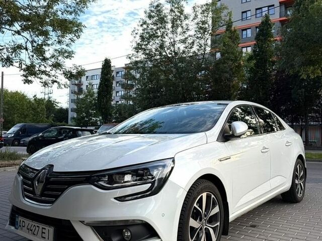 Белый Рено Меган, объемом двигателя 1.46 л и пробегом 90 тыс. км за 15000 $, фото 1 на Automoto.ua