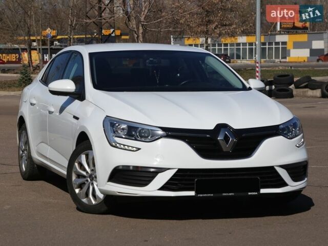 Белый Рено Меган, объемом двигателя 1.46 л и пробегом 134 тыс. км за 12300 $, фото 1 на Automoto.ua
