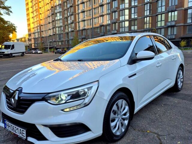Белый Рено Меган, объемом двигателя 1.6 л и пробегом 140 тыс. км за 13999 $, фото 1 на Automoto.ua