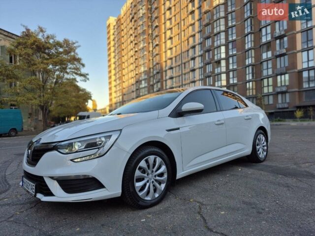 Белый Рено Меган, объемом двигателя 1.6 л и пробегом 146 тыс. км за 11500 $, фото 1 на Automoto.ua