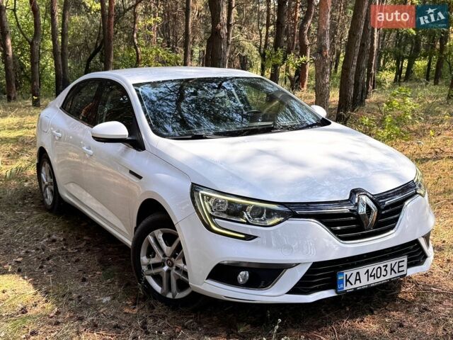 Белый Рено Меган, объемом двигателя 1.6 л и пробегом 210 тыс. км за 13200 $, фото 1 на Automoto.ua