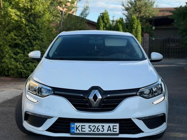 Білий Рено Меган, об'ємом двигуна 1.5 л та пробігом 140 тис. км за 11900 $, фото 1 на Automoto.ua