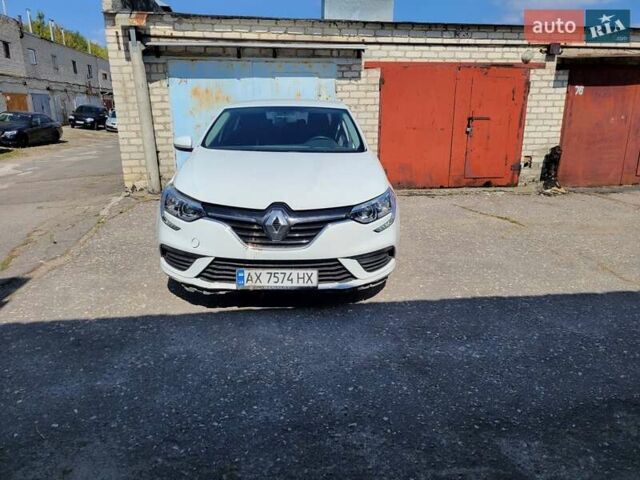 Белый Рено Меган, объемом двигателя 1.6 л и пробегом 63 тыс. км за 8000 $, фото 1 на Automoto.ua