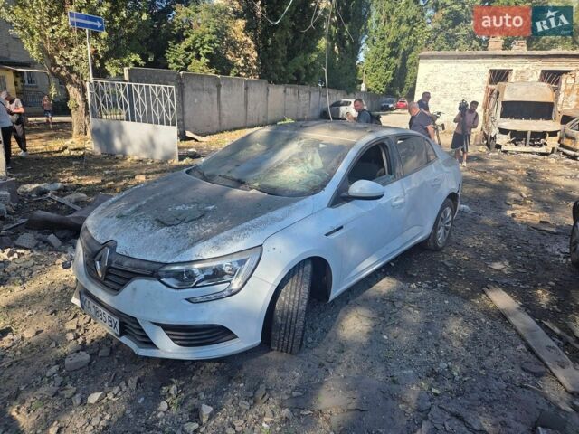Белый Рено Меган, объемом двигателя 1.6 л и пробегом 68 тыс. км за 4400 $, фото 1 на Automoto.ua