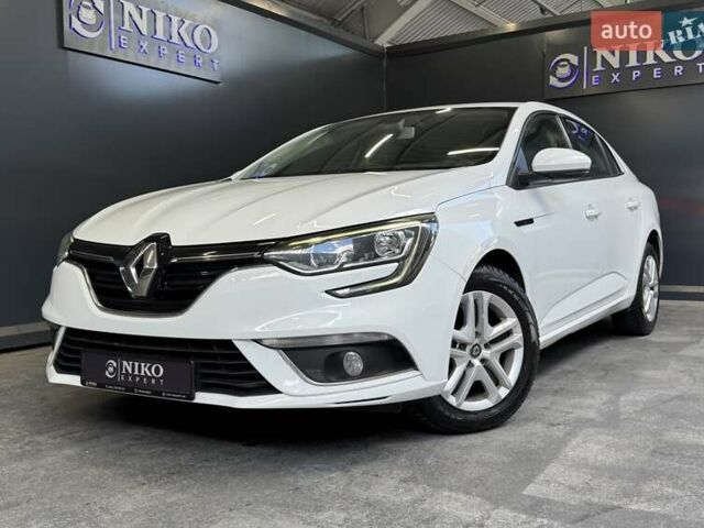 Белый Рено Меган, объемом двигателя 1.5 л и пробегом 102 тыс. км за 14800 $, фото 1 на Automoto.ua