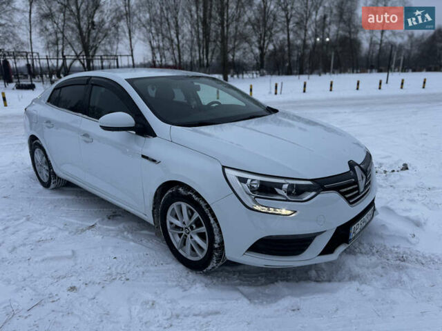 Белый Рено Меган, объемом двигателя 1.6 л и пробегом 47 тыс. км за 13800 $, фото 1 на Automoto.ua