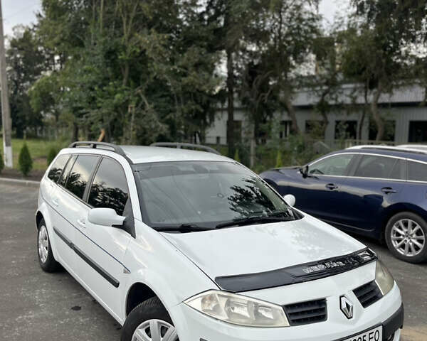 Рено Меган 2004 в Киеве на Automoto.ua Белый Рено Меган, объемом двигателя 1.6 л и пробегом 234 тыс. км за 4999 $, фото 1 на Automoto.ua