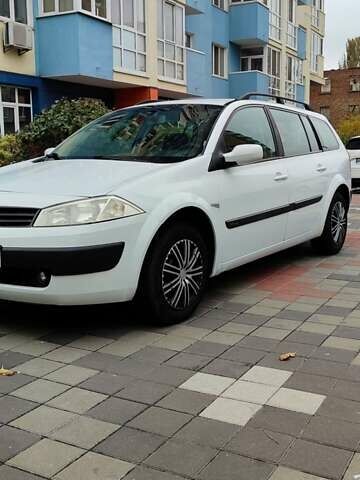 Белый Рено Меган, объемом двигателя 1.6 л и пробегом 197 тыс. км за 5300 $, фото 1 на Automoto.ua