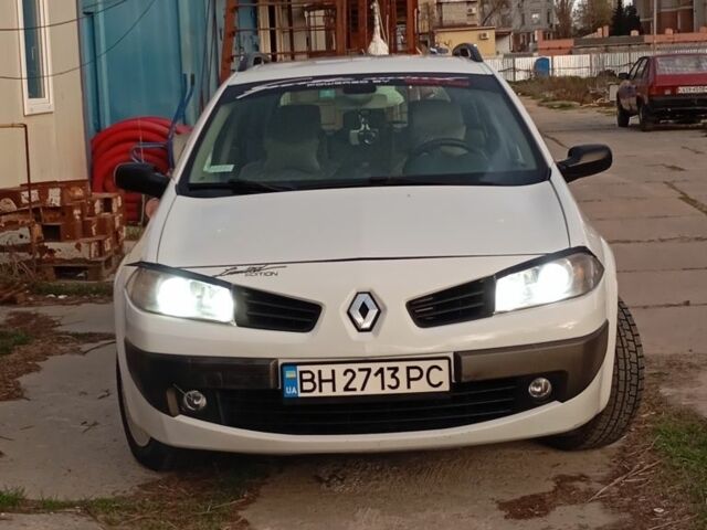 Белый Рено Меган, объемом двигателя 1.6 л и пробегом 270 тыс. км за 4300 $, фото 1 на Automoto.ua
