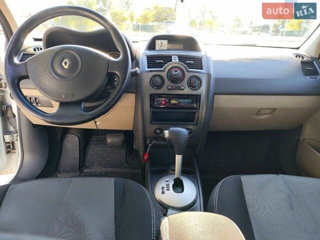 Белый Рено Меган, объемом двигателя 1.6 л и пробегом 225 тыс. км за 4600 $, фото 1 на Automoto.ua